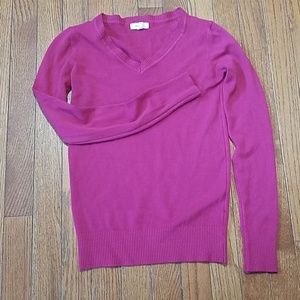 Fitted v-neck sweater